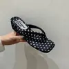 Chinelos de Salto Anabela 5cm Estilo Coreano com Bolinhas para Mulheres, Uso Externo de Verão, Sandálias Rasteirinhas de Dedo, Versáteis para Férias na Praia