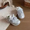 Zapatillas de Entrenamiento Alemanas de Lunares para Niñas Colección Primavera/Verano 2026 Moda Infantil Zapatos Casuales Versátiles Zapatos Individuales de Dibujos Animados con Lazo para Niñas