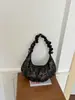 Bolsa de estampa de leopardo de nicho super popular para outono e inverno feminino 2026 novo estilo bolsa transversal plissada retrô bolsa de ombro único da moda para debaixo do braço