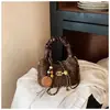 Nuevo bolso de mano de comercio exterior para mujer, un bolso tote elegante y sofisticado, versátil y chic, con un diseño único y retro, perfecto como bolso de hombro