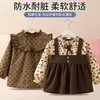 Bata infantil, babador de bebê para comer, avental, estilo princesa para menina, impermeável e resistente a manchas, moderno para outono e inverno, vestir ao contrário para bebês e crianças pequenas
