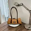 Bolsa baguette de nicho de alta qualidade para mulheres, nova moda de verão 2026, bolsa de ombro versátil e requintada, bolsa transversal para o dia a dia