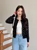 Elegante Cárdigan de Punto con Lunares Estilo Coreano para Mujer Principios de Otoño Cuello Redondo Suéter Corto Suave Abrigo de Punto Delgado Top de Punto