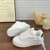 Zapatos Blancos Versátiles para Estudiantes para Mujer, Zapatos de Pan de Nicho, Tendencia Ins 2026, Nuevos Zapatos de Tabla Deportivos Casuales Versátiles de Otoño