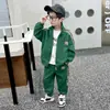 Conjunto de cárdigan con cinta tejida para niño, estilo primavera y otoño 2026 Otoño Nuevo Fresco Guapo Bebé Niño Pequeño Casual Conjunto de Dos Piezas Moderno