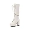 32-43 Outono e Inverno Bico Quadrado Salto Grosso Plataforma Impermeável Couro Patente Botas Femininas Cadarço Corrente de Pérola Loja de Moda Botas de Cano Alto G449