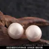 Brincos de tarraxa de pérola Swarovski perfeitamente redondos, mesmo estilo da febre coreana, brincos de alto brilho, brincos elegantes de luxo leve para o dia a dia