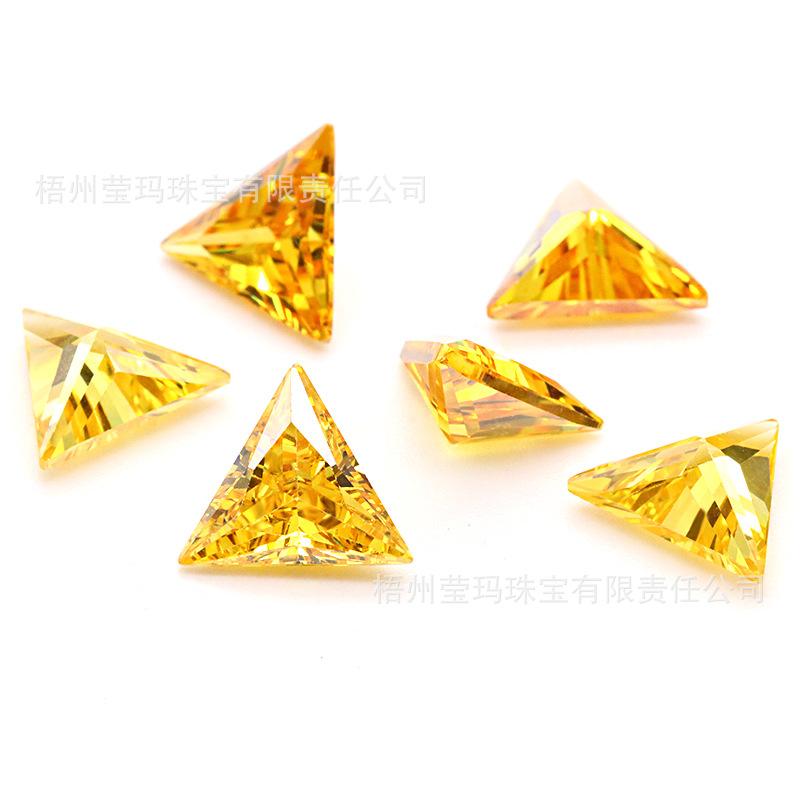 三角形金黄锆石