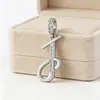 Fornecimento de Website Independente Colar com Pingente de 26 Letras, Banhado a Cobre com Ouro 18K e Cravejado com Diamantes, Estilo Europeu e Americano, Exclusivamente para Joias Transfronteiriças