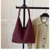 Bolsa Fosca Estilo Coreano Retrô com Estampa de Leopardo para Mulheres 2025 Outono Nova Bolsa de Ombro Bolsa Tote Bolsa para o Dia a Dia Bolsa de Axila