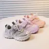 Zapatillas modernas y versátiles para niños, nuevo estilo primavera 2026, zapatillas casuales de suela blanda con moño de moda para niñas