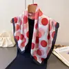 Lenço de Seda Quadrado com Estampa de Coração Romântico Xale com Toque de Luxo Gravata de Pescoço Versátil Lenço Quadrado Pequeno Lenço de Cabeça Lenço Feminino