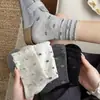 Meias femininas de algodão na altura da panturrilha com bordas franzidas e renda floral, versáteis para primavera e outono, sem costura, estilo coreano, respiráveis e absorventes de suor