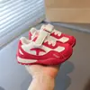 Zapatos deportivos para niños modelo otoño 2026 zapatos de correr de cuero para niños zapatos deportivos para niñas zapatos para caminar de bebé venta al por mayor
