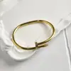 Pulsera popular europea y americana Kajia de acero de titanio para uñas, no se decolora, para mujer, sensación de lujo ligero de nicho de alta gama, joyería de oro de 18 quilates al por mayor