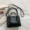 Bolso Grande de Mano con Diseño de Nicho Vintage para Mujer 2026 Nuevo de Moda Versátil Cruzado para Viajar Tote Bolso Cubo
