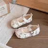Zapatos de Cuero Pequeños con Flor de Encaje Estilo Lindo para Niñas 2026 Primavera Verano Nuevos Zapatos de Princesa con Suela Suave Sandalias Infantiles Zapatos de Bebé