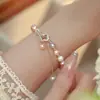 Pulsera de Perlas de Agua Dulce de Color Alienígena Chapada en Oro Real Colgante de Hierba de la Suerte Cierre OT Diseño de Nicho Sentido de la Moda Pulsera para Novia