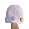 Touca de Lã Fashion com Patch de Flor Doce para Mulheres Inverno Nova Versátil Casual de Tricô para Afastar o Frio e Manter Aquecido Touca de Puxar