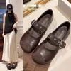 Zapatos Mary Jane Estilo Retro Francés para Mujer 2026 Otoño Nuevos Zapatos de Corte Bajo Versátiles para Viajar con Correa de Hebilla Única y Suela Plana
