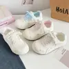 Zapatillas blancas de estilo japonés con estampado de estrellas para mujer, nueva colección otoño 2026, versátiles para estudiantes, combinan bien con faldas, hacen que los pies parezcan más pequeños, zapatillas casuales de skate