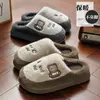 Pantuflas de felpa de algodón al por mayor para hombre y mujer, de suela gruesa, cálidas, antideslizantes, pantuflas peludas para el hogar con estampado de oso de dibujos animados de invierno, estilo pareja