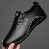 Zapatos de cuero de negocios para hombre, transpirables, de suela blanda, informales, de tacón plano, estilo británico Batta, sin cordones, de moda, Doug
