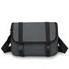 Bolso de hombro ligero estilo urbano, gran capacidad, impermeable y resistente al desgaste, versátil para el trabajo, bolso cruzado para hombre, diseño simple y elegante