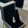 Libro Rojo Pequeño Misma Calcedonia Blanco Hielo Shuimoyu Huevo de Paloma Collar Alto Sentido Colgante Incrustado de Zirconia Dama
