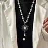 Cadena de Suéter de Perlas al por Mayor del Fabricante para Mujer Otoño e Invierno Larga Moda Versátil Collar de Lujo Ligero Estilo Caliente en Línea Colgante Exquisito