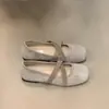 Sapatilhas femininas rasas, estilo Mary Jane com tiras cruzadas, camurça macia, bico fino, estilo retrô. Nova coleção outono 2026, sapatos baixos casuais.