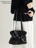 Bolsa Transversal de Couro com Cera e Design Plissado Estilo Coreano Nicho Feminina Nova Moda Retro Versátil Portátil Bolsa de Ombro