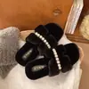 Novidade Outono e Inverno Estilo Francês Chic Chinelos de Pérola e Pelo para Mulheres, Versáteis para Uso Externo, Confortáveis, Sola Grossa, Leves nos Pés, Sapatos Femininos que Aumentam a Altura