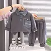 Sudadera con Cuello Solapa para Niños Conjunto de Primavera 2026 Nueva Moda Elegante para Niños Sudadera Genial Casual Conjunto de Dos Piezas Venta al por Mayor