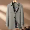 Gabardina para hombre en stock, primavera/otoño 2026, de longitud media, nítida, libre de arrugas, cómoda, adecuada para estilo casual de negocios, uso diario, prenda exterior versátil