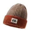 Chapéu de tricô feminino para inverno, gorro versátil de dupla face, chapéu de lã quente para proteger as orelhas no outono e inverno, chapéu slouchy estilo coreano