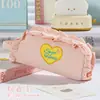 Estojo de Lápis Renda Sweet Talk com Bordado de Coração e Design Pregueado, Estojo de Armazenamento Estiloso e Portátil para Alunos do Ensino Fundamental e Médio
