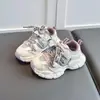 Zapatillas para niñas 2026 primavera y otoño estilo nuevo zapatos de papá para niños malla transpirable velcro suela suave estudiante zapatillas para correr