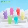 Adornos de paisaje en miniatura, figuras artesanales de moda, manualidades de resina de conejo tejido que brillan en la oscuridad, accesorios para coche, pequeños adornos de escritorio