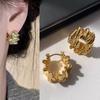 Pendientes plisados irregulares retro franceses, modernos y exquisitos, tridimensionales, de alta gama, ligeros y lujosos para mujer.