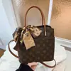 2026 Nuevo Modelo Bolso Cubo Estampado Retro de Lujo Ligero de Alto Valor para Mujer, Bolso de Hombro Cruzado Casual Simple Elegante de Nicho
