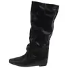 2026 Botas Cavaleiro Quadradas Empilhadas Bico Quadrado Botas Longas Retrô Superfície de Couro Pequenas Rugas Botas Outono Inverno Femininas Panturrilha Larga Estilo Bico Quadrado Oculto para Aumentar a Altura