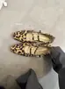Sapatos Femininos Quadrados para Primavera e Outono Estilo Francês, Sapatos Mary Jane Retrô, Sapatos Baixos de Camurça Estampados de Leopardo, Sapatos de Vovó para o Trabalho