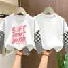 Camiseta de manga larga a rayas de algodón puro para niñas, estilo primavera/otoño, nueva colección 2026, moderna y elegante, diseñada para niñas de talla mediana a grande, con un look en capas