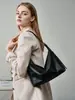 Bolso de axila de cuero de plena flor curtido vegetal, bolso hobo versátil, bolso casual de hombro y cruzado para el día a día, bolso tipo empanada de cuero genuino para mujer
