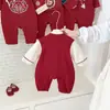 Enterizo Rojo Estilo Chino Nuevo para Bebé para Celebración de Luna Llena, Cien Días y Primer Cumpleaños, Enterizo Tradicional de Botones Bordados