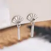 Novos Parafusos de Borla de Leque Guofeng Brincos de Parafuso Design de Nicho Feminino Sensação de Alto Padrão Novo Estilo Chinês Brincos Femininos Pequenos e Pequenos Parafusos
