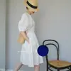 Nuevo Estilo Verano 2026: Vestido Blanco Súper Elegante de Cintura Ceñida y Corte A, Vestido Azul Adelgazante para Figuras Pequeñas