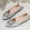 Comercio Electrónico Transfronterizo Tallas Grandes Otoño 2026 Nueva Tendencia de Moda Transpirables Zapatos Planos de Suela Individual Zapatos Individuales Casuales para Mujer Hebilla Metálica
