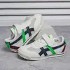 Zapatos Infantiles Forrest Gump 2026 Primavera y Verano Nuevo Estilo Zapatos de Malla Transpirables para Niños y Niñas, Zapatos Blancos de Suela Suave para Niños Mayores, Zapatos de Moda